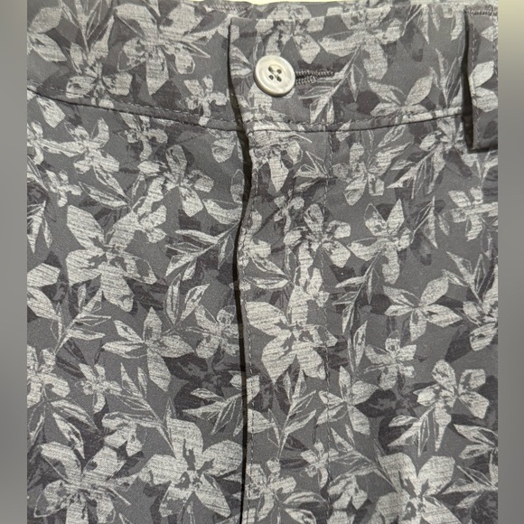 PGA Tour Gray Flower Shorts (men’s size 36) - Picture 2 of 7